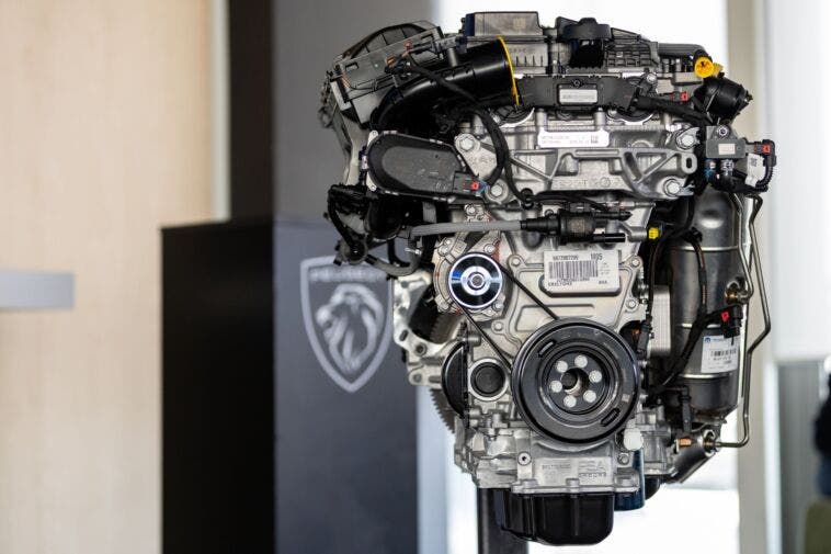 Nuovo motore Peugeot Turbo 100