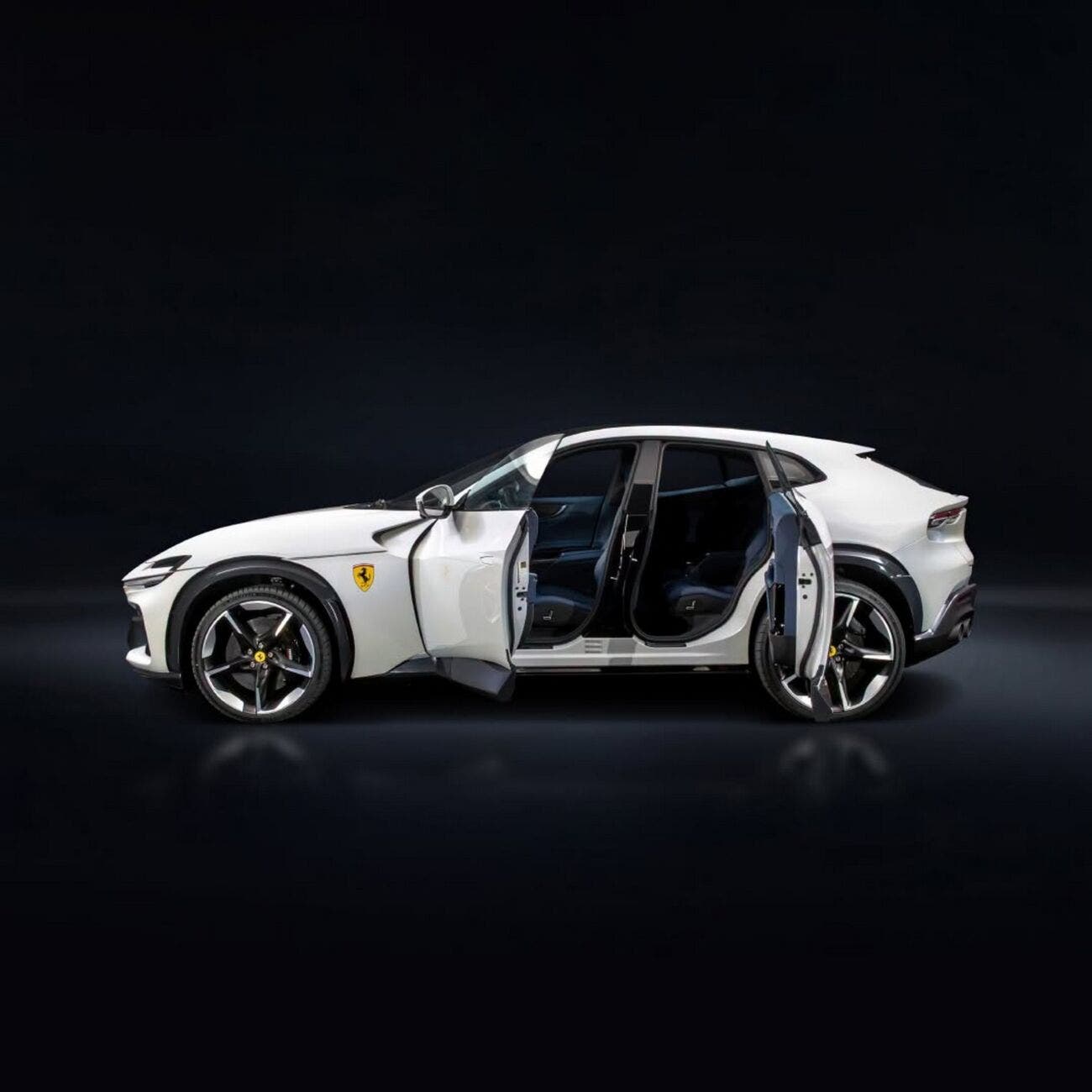 Ferrari Purosangue bianco