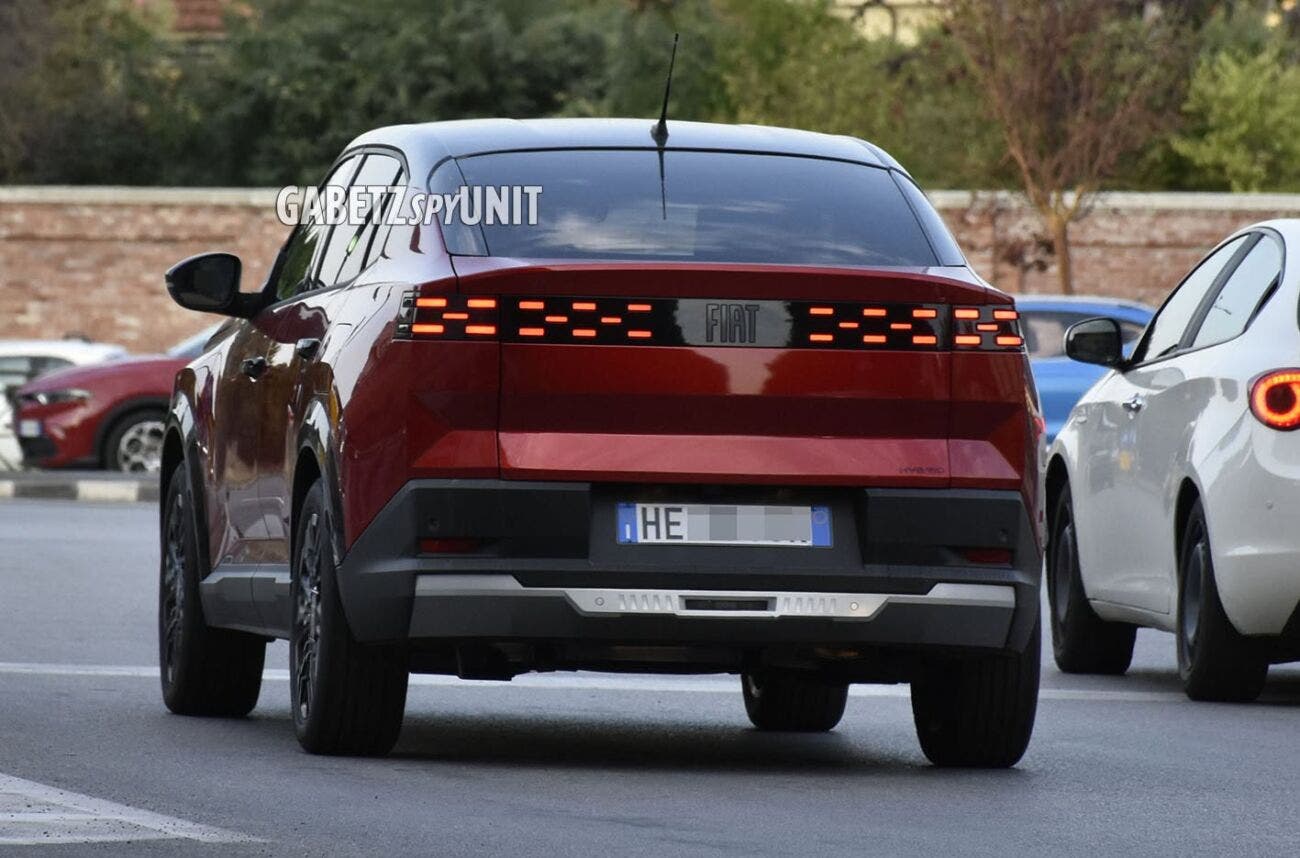 Fiat Grizzly Fastback red Hybrid
