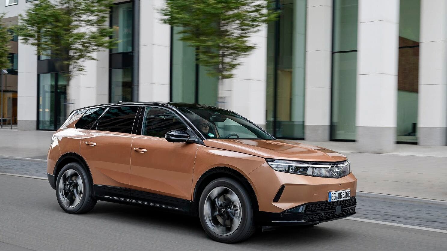 SUV Opel Grandland in promozione con sconti fino a 9.500 euro e finanziamenti a rate