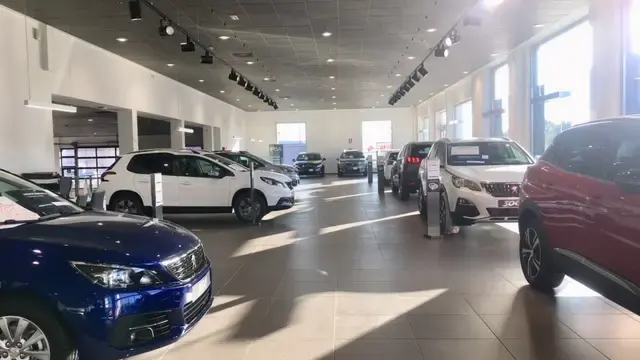 showroom peugeot 2015