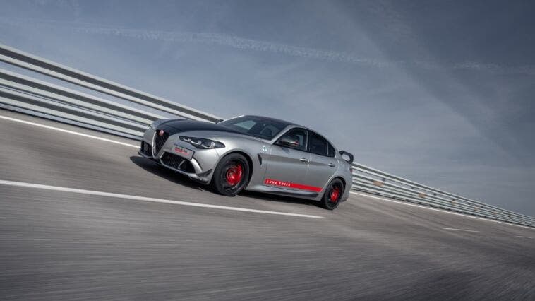 Alfa Romeo Giulia Quadrifoglio Luna Rossa