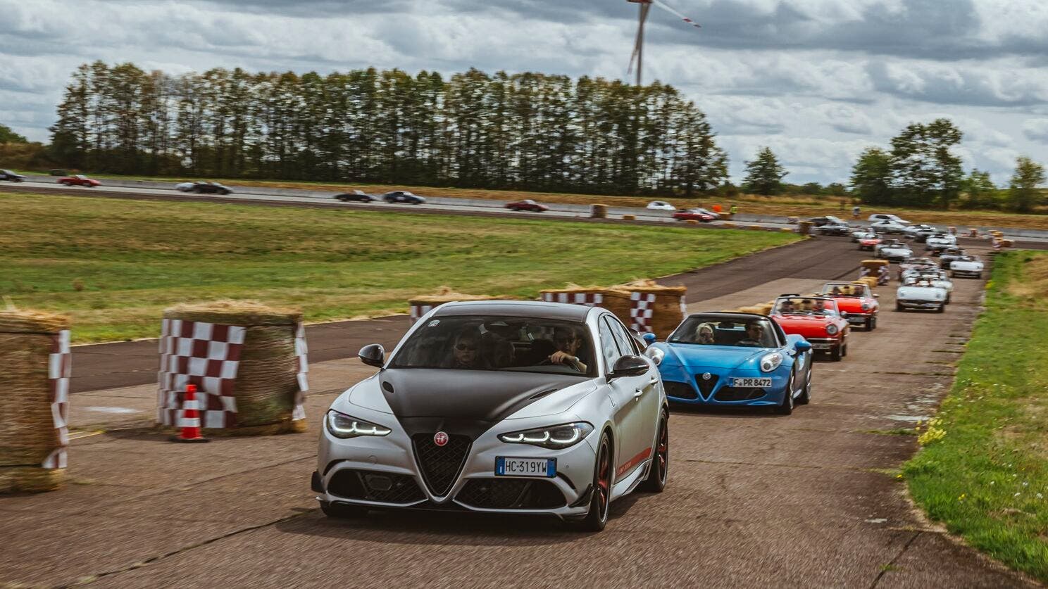 240 vetture Alfa Romeo esposte e guidate da appassionati a Pista & Piloti in Germania