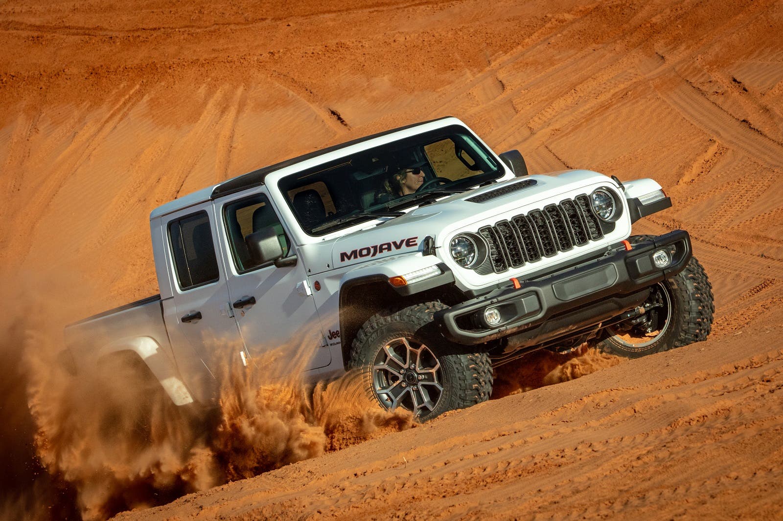 Jeep Gladiator Mojave e piloti Nena Barlow e Hannah Felton al via al Rebelle Rally 2026