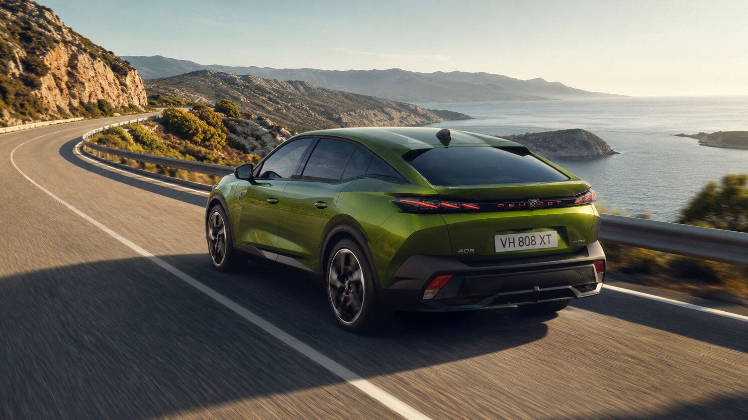 Peugeot 408 Hybrid, sconto fino a 8.200 euro a settembre 2026: ecco quanto costa