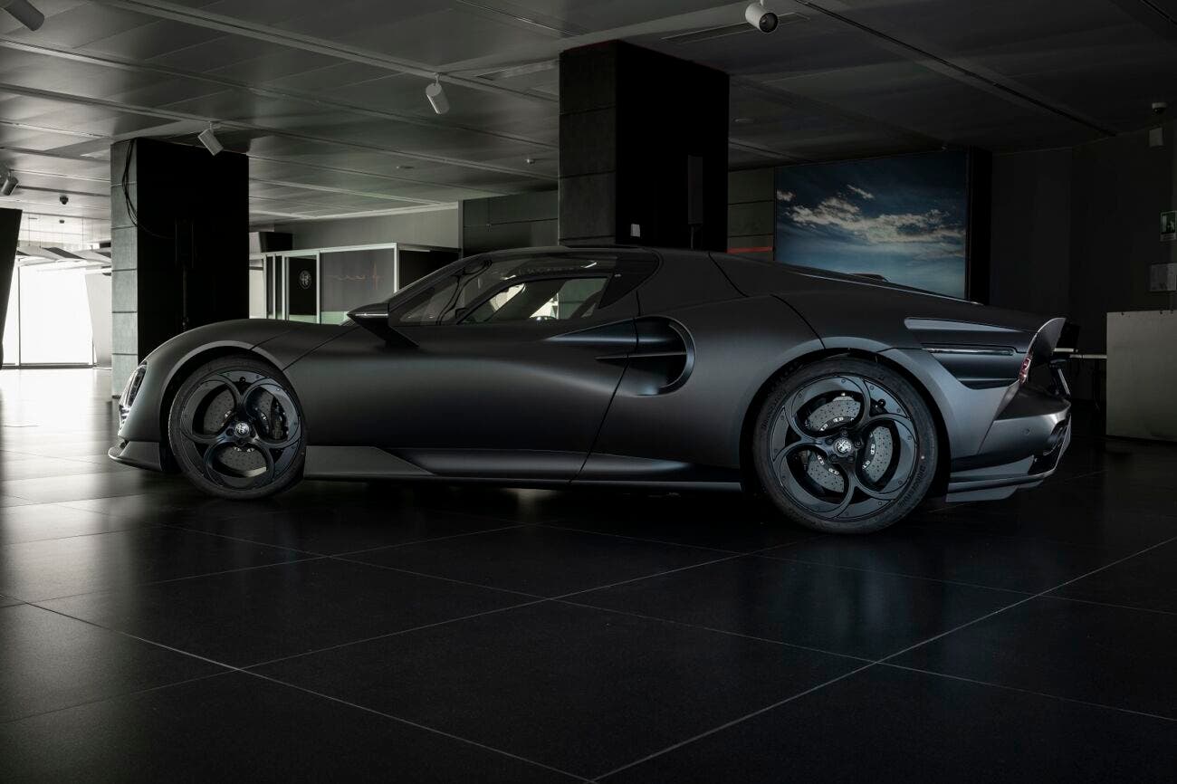 Alfa Romeo 33 Stradale Perla Nera 1