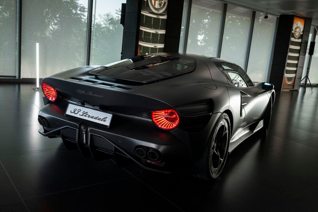 Alfa Romeo 33 Stradale Perla Nera 