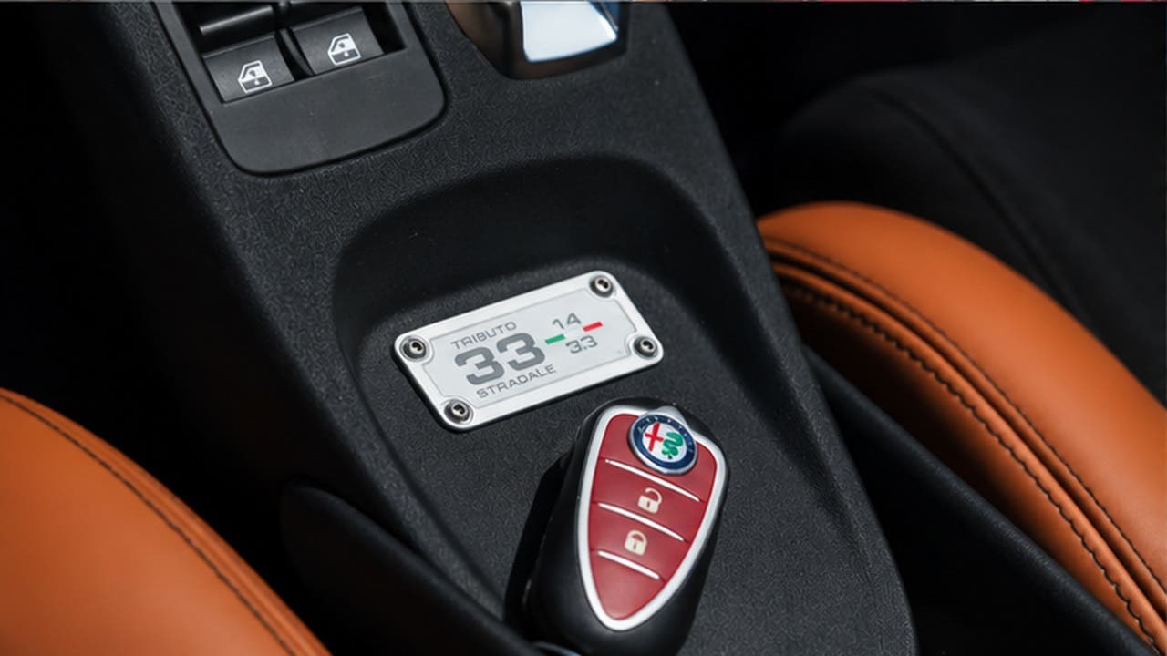 Alfa Romeo 4C Spider 33 Stradale Tributo