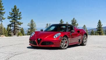 Alfa Romeo 4C Spider 33 Stradale Tributo