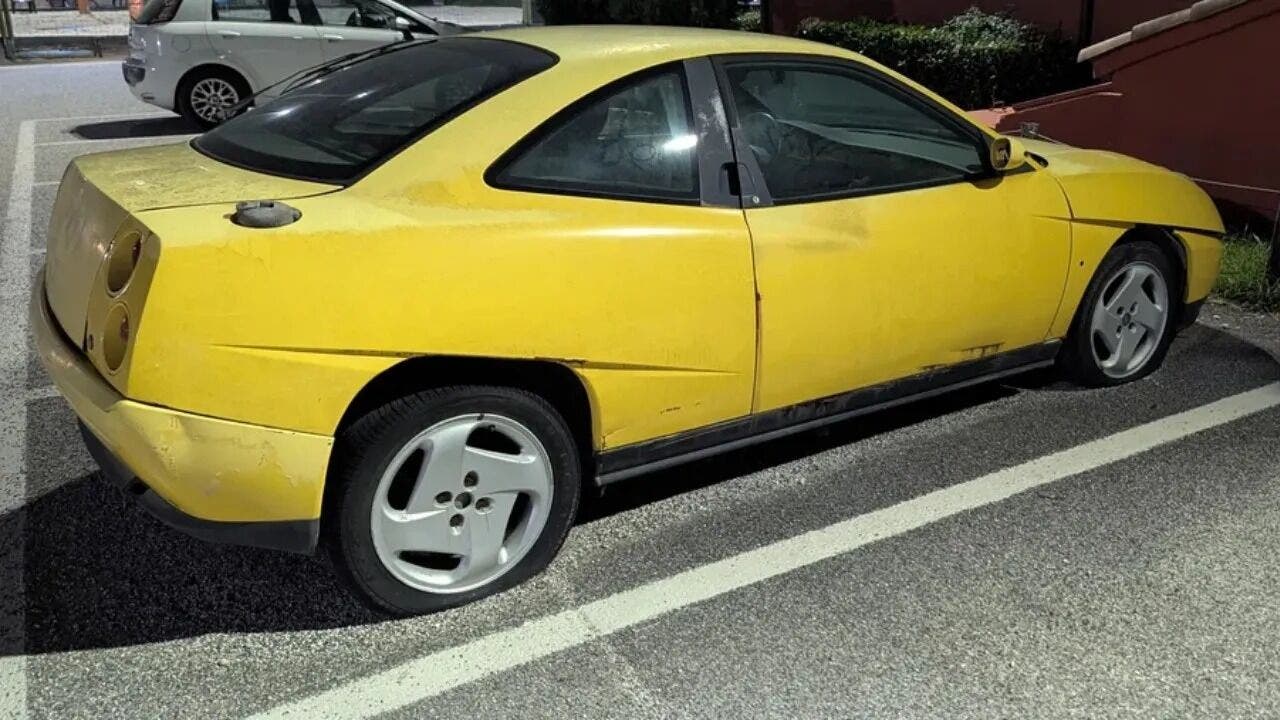Fiat Coupé abbandonata da anni vicino Roma: il mistero della sportiva gialla degli anni ’90 - ClubAlfa.it