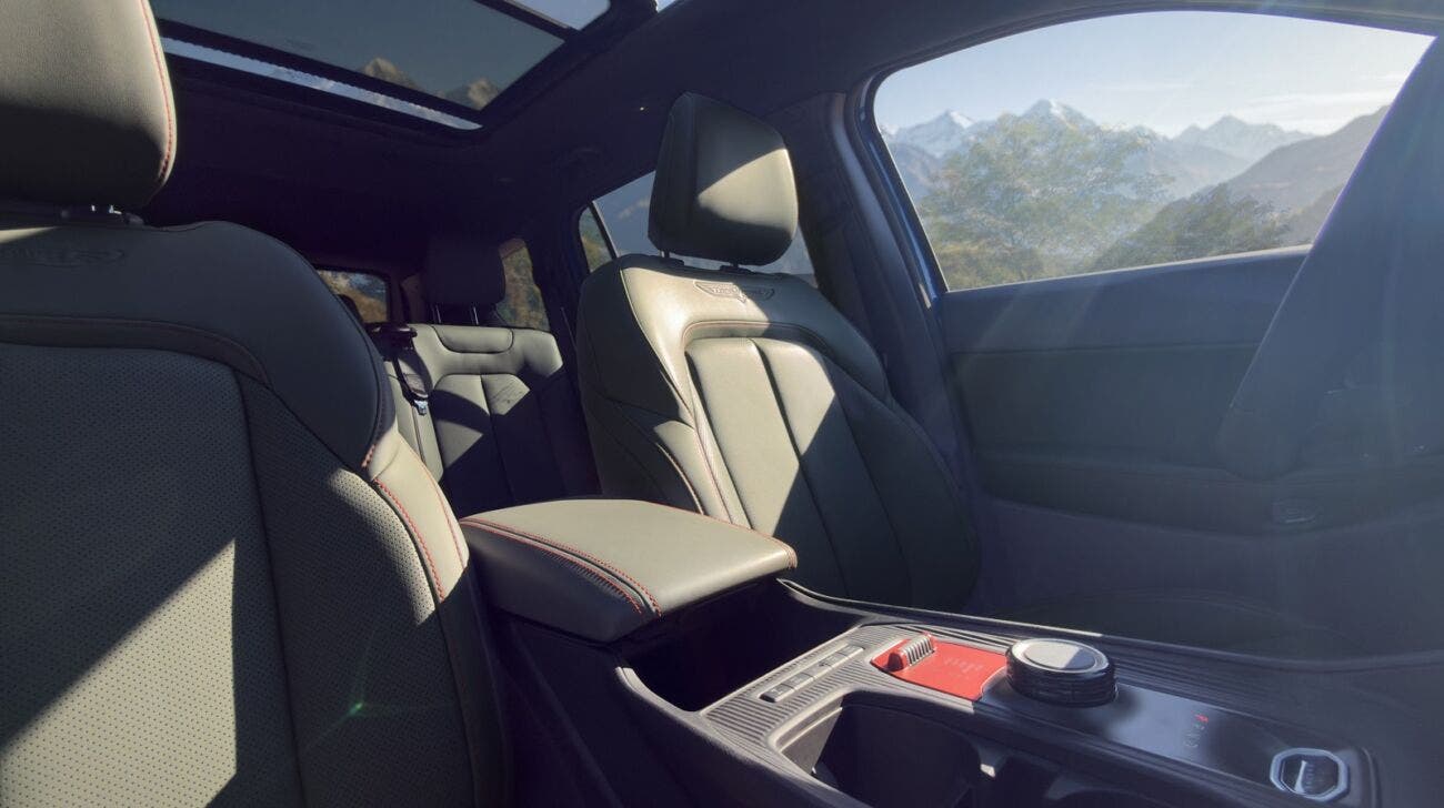 2027 Jeep Cherokee Trailhawk seating