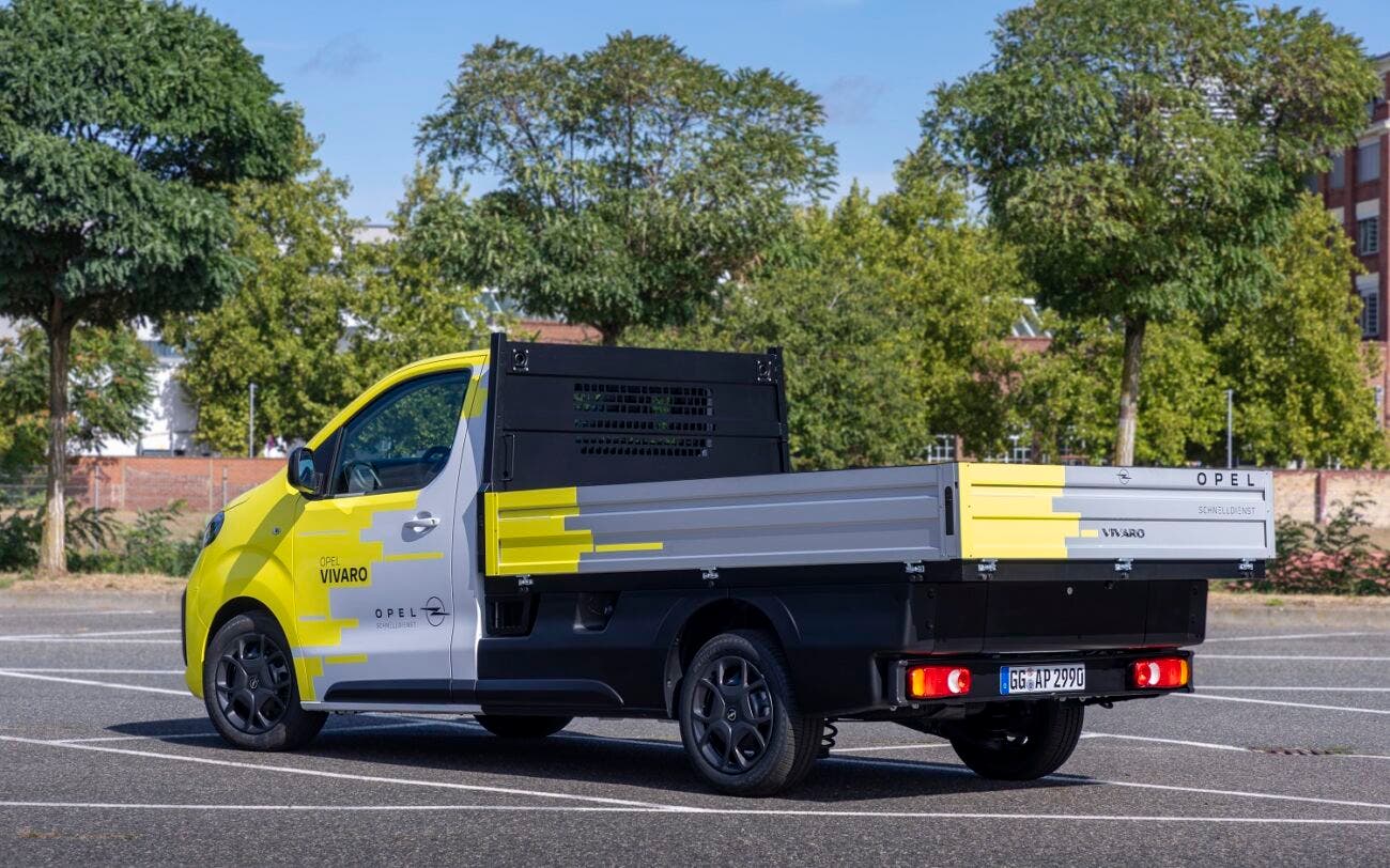 Opel Vivaro Flatbed