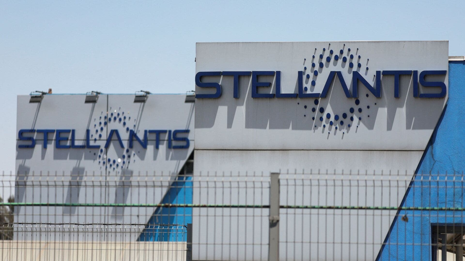 Troppo grandi per fallire, troppo lenti per sopravvivere: Stellantis come Volkswagen?