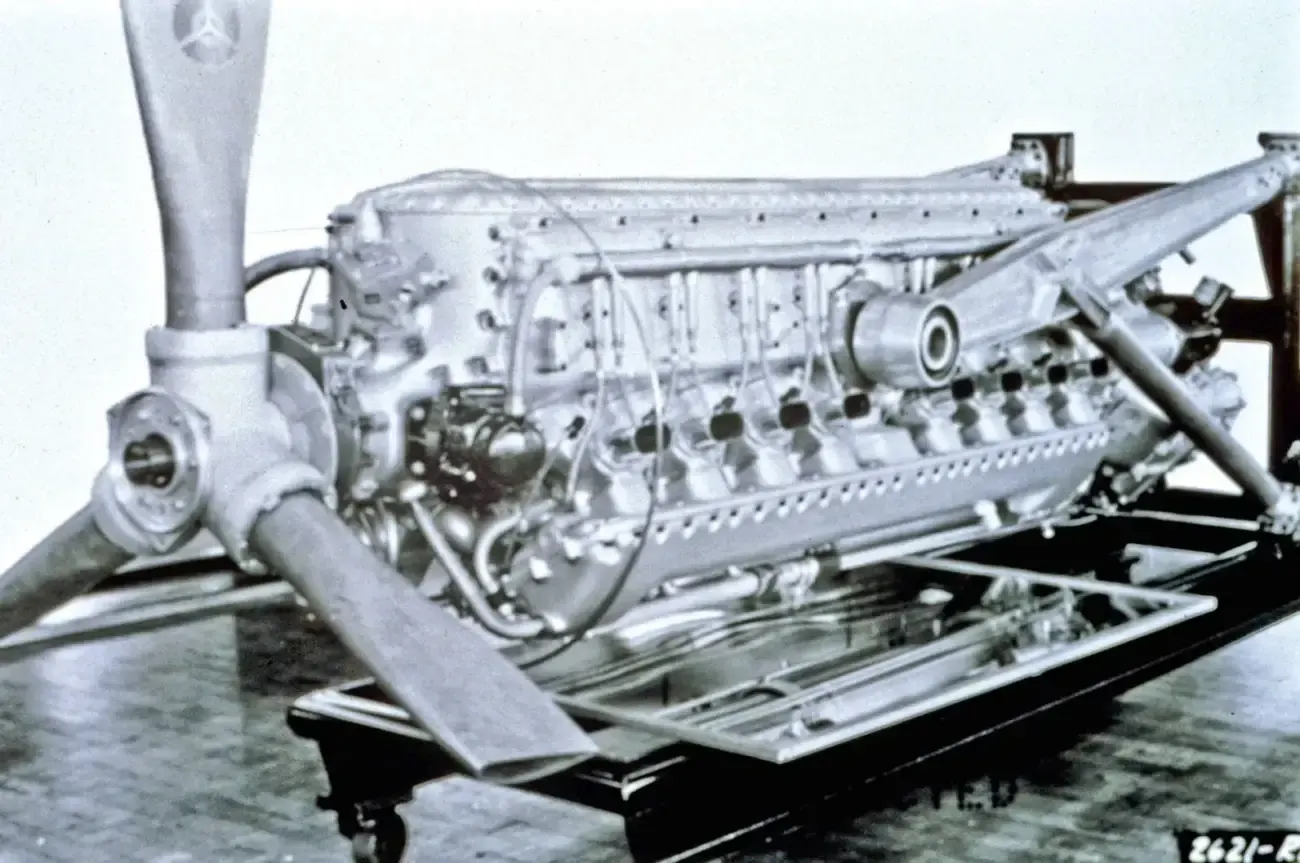 motore v16 XIV-2220