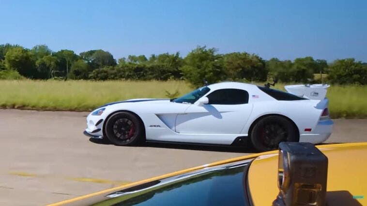 Dodge Viper ACR drag race
