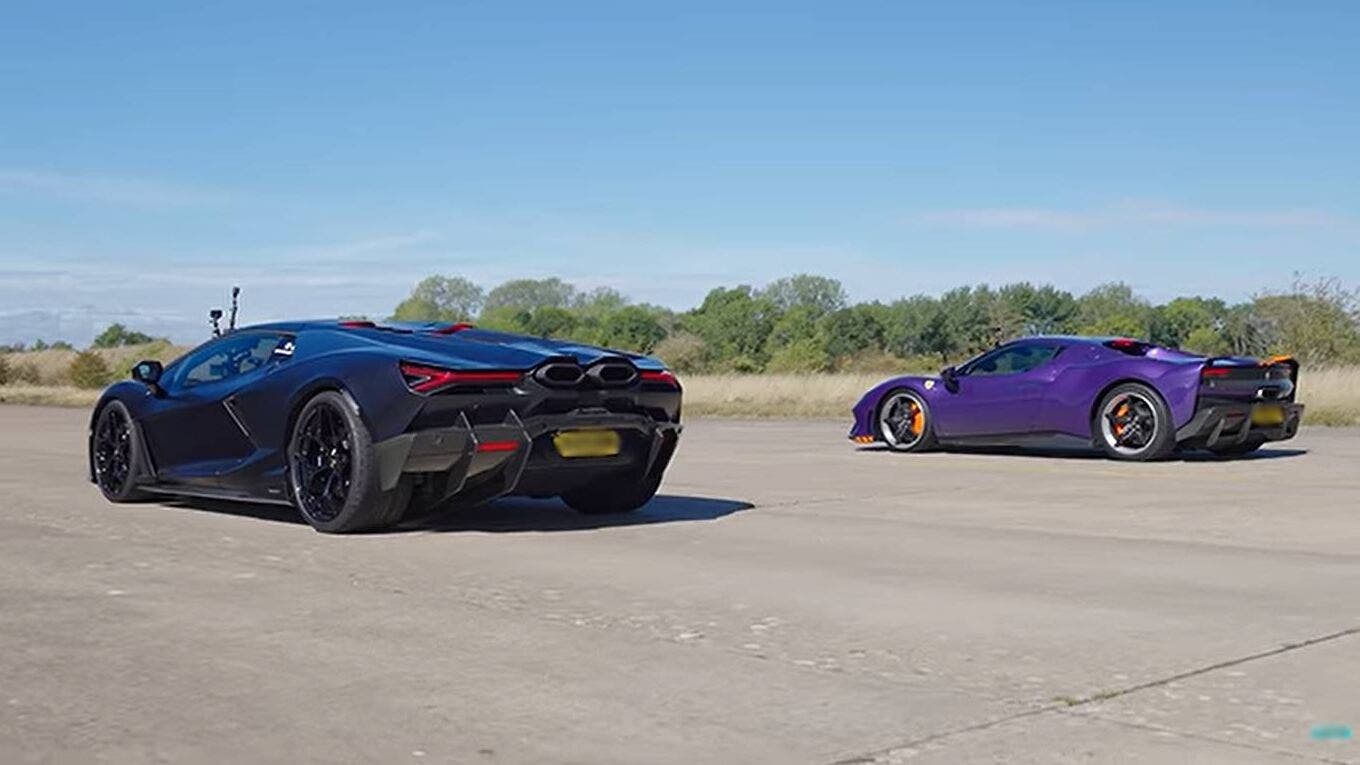 Ferrari 296 Speciale vs Lamborghini Revuelto: una drag race stellare | Video