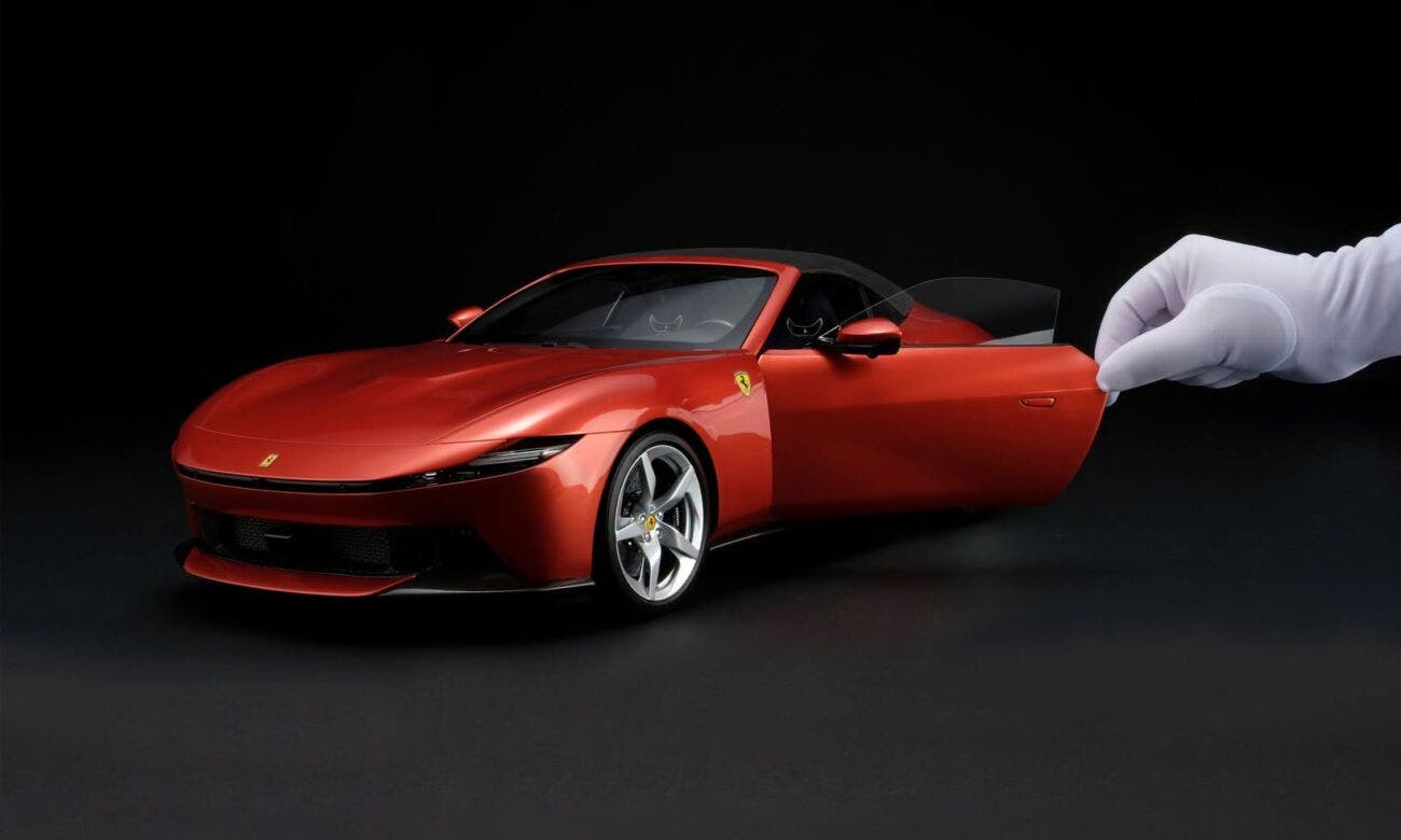 Modello in scala 1:8 della Ferrari Amalfi Spider