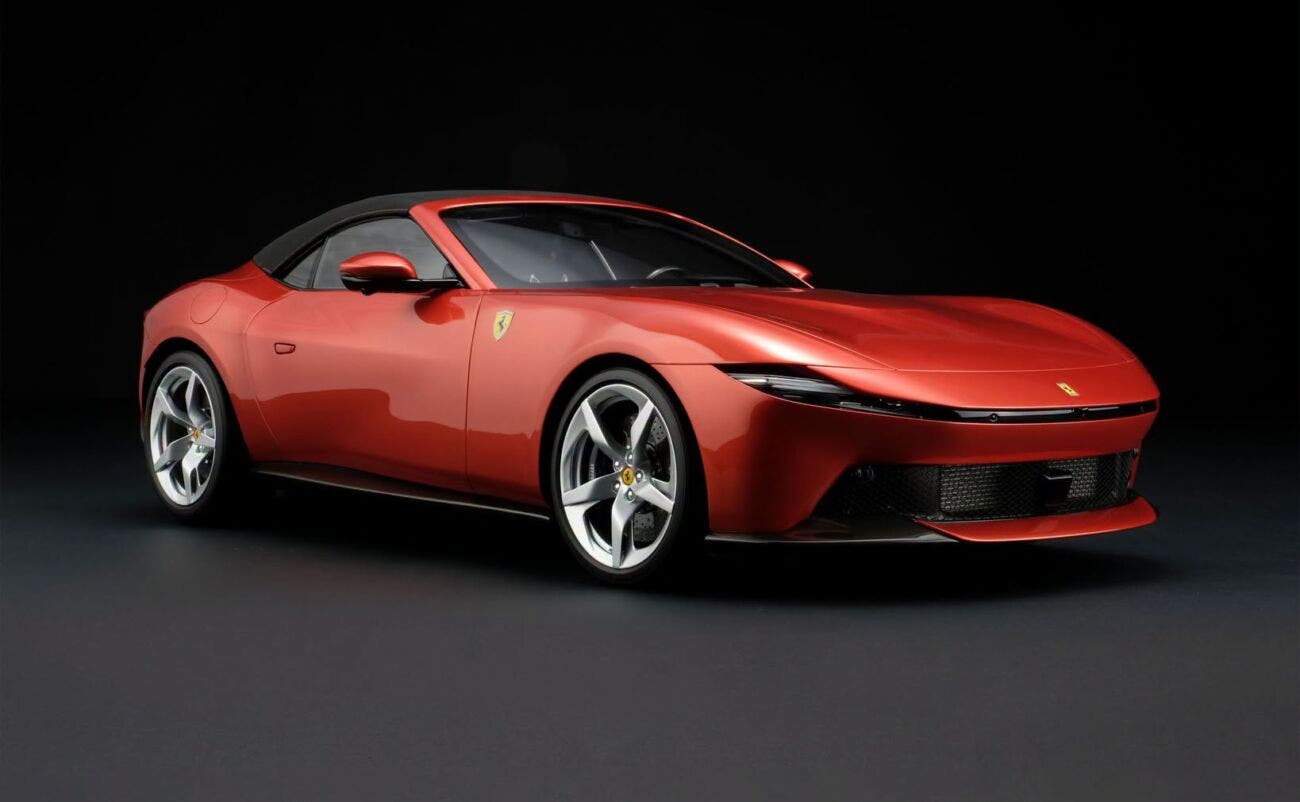 Modello in scala 1:8 della Ferrari Amalfi Spider, con i dettagli della carrozzeria in evidenza