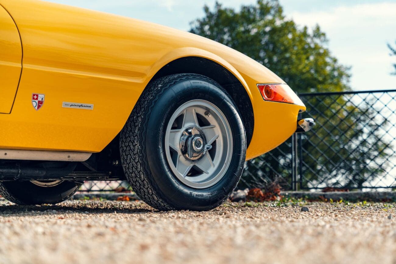 Ferrari Daytona “plexi” con i caratteristici fari anteriori carenati da plexiglas