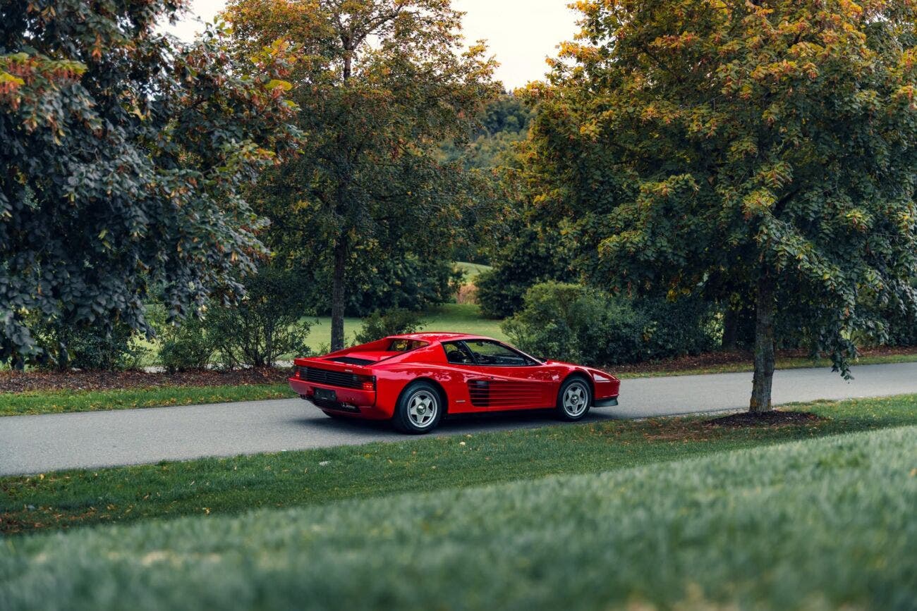 Ferrari Testarossa monospecchio e monodado vista di profilo