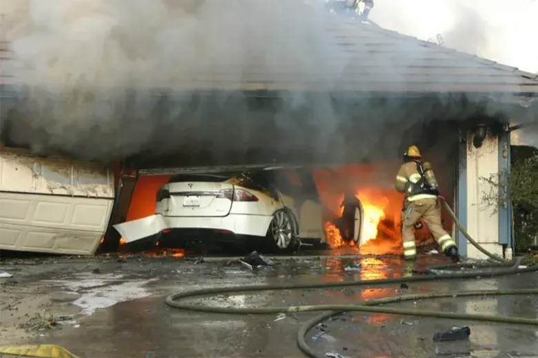 incendio auto elettrica