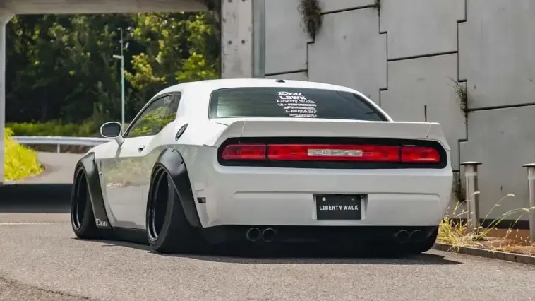 Liberty Walk dodge Challenger