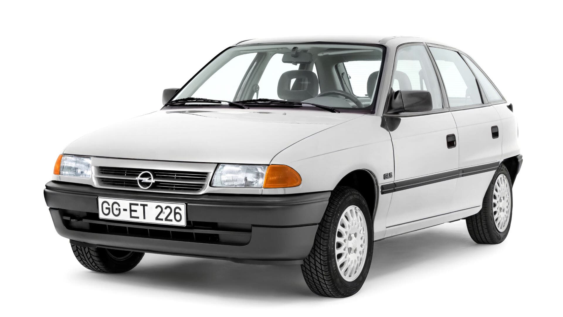 L’Opel Astra F, un’auto versatile e innovativa, celebra i 35 anni di vita