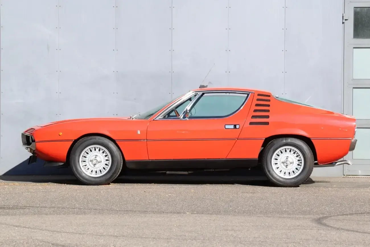 Alfa Romeo Montreal