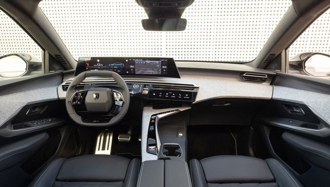 Peugeot E-3008