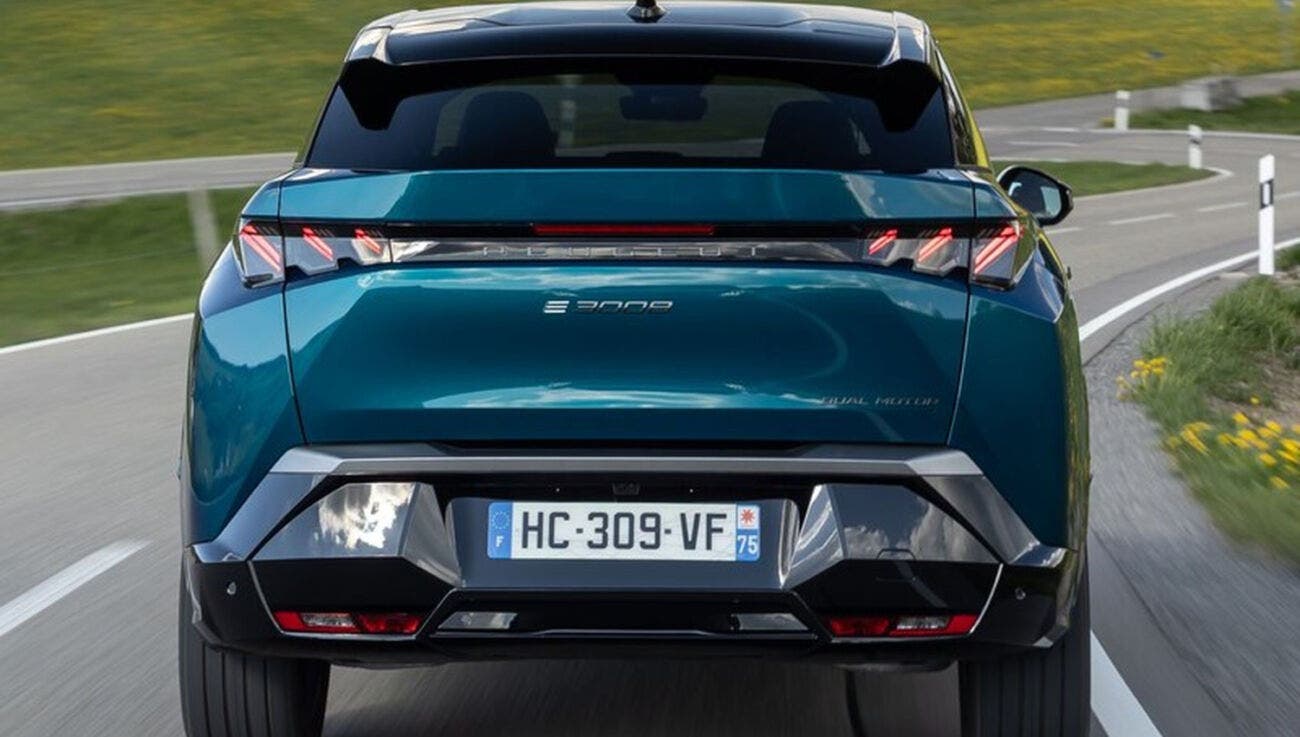 Peugeot E-3008